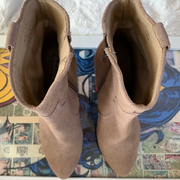STEVE MADDEN Pettrra Taupe Suede ankle booties 4" heel size 8 - Picture 7 of 15